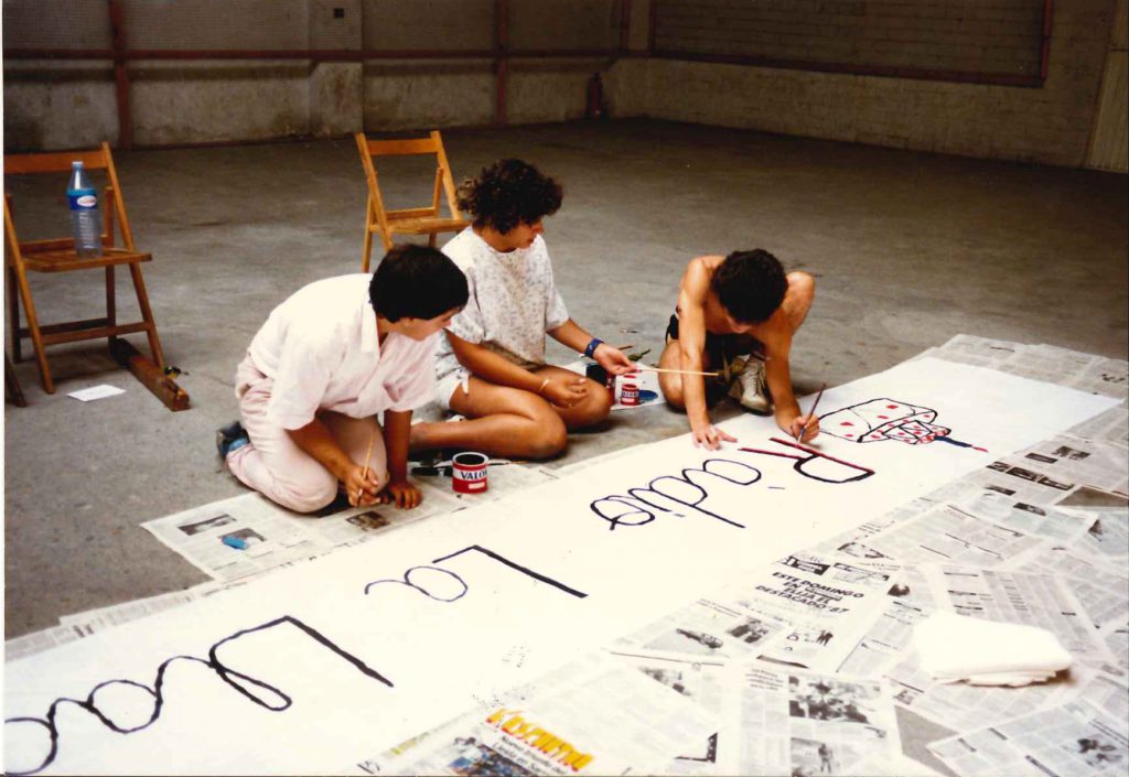 Preparatius per celebrar el primer aniversari de Ràdio la Llagosta (1987).