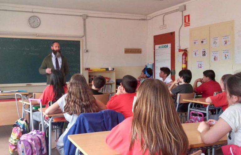 Tallers per a escolars sobre tinença responsable de gossos Tallers per a escolars sobre tinença responsable de gossos