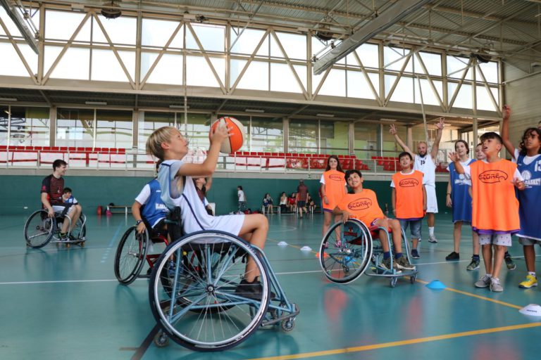 Jornada de bàsquet inclusiu al CEM El Turó