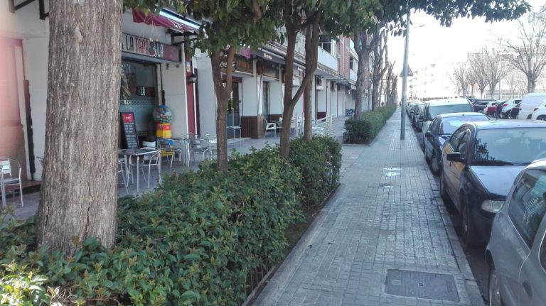 Inici d’obres per reformar la vorera del carrer de l’Estació
