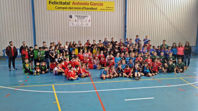 Èxit de la jornada solidària i esportiva del Joventut Handbol