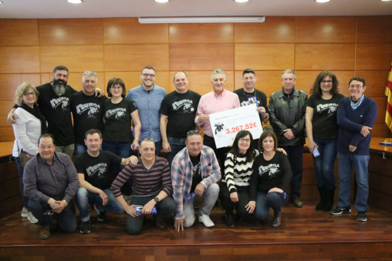 La Murga dona 3.267 euros per lluitar contra l’ELA