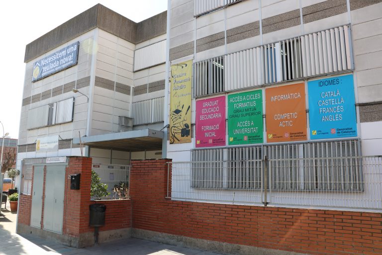 L’Ajuntament de la Llagosta reclama a la Generalitat que renovi la teulada del Centre de Formació d’Adults