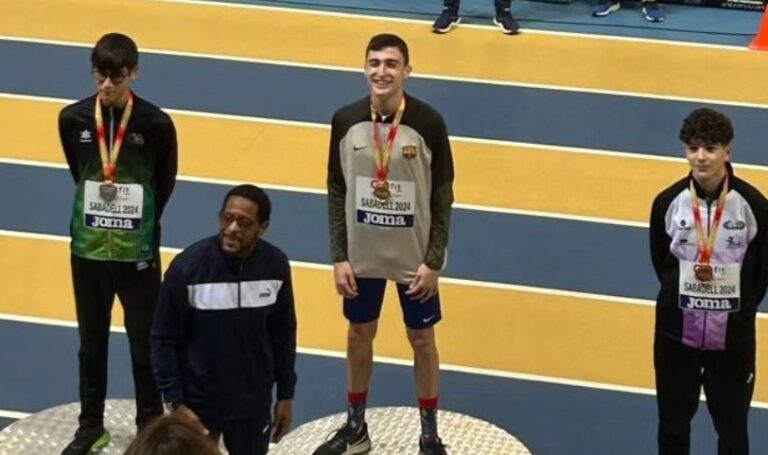 Alejandro Muñoz, campió estatal sub-18 en salt d’alçada